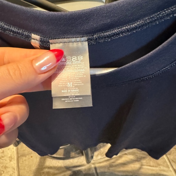 Aritzia Sinchless Seamless Cropped Tee - Picture 2 of 2